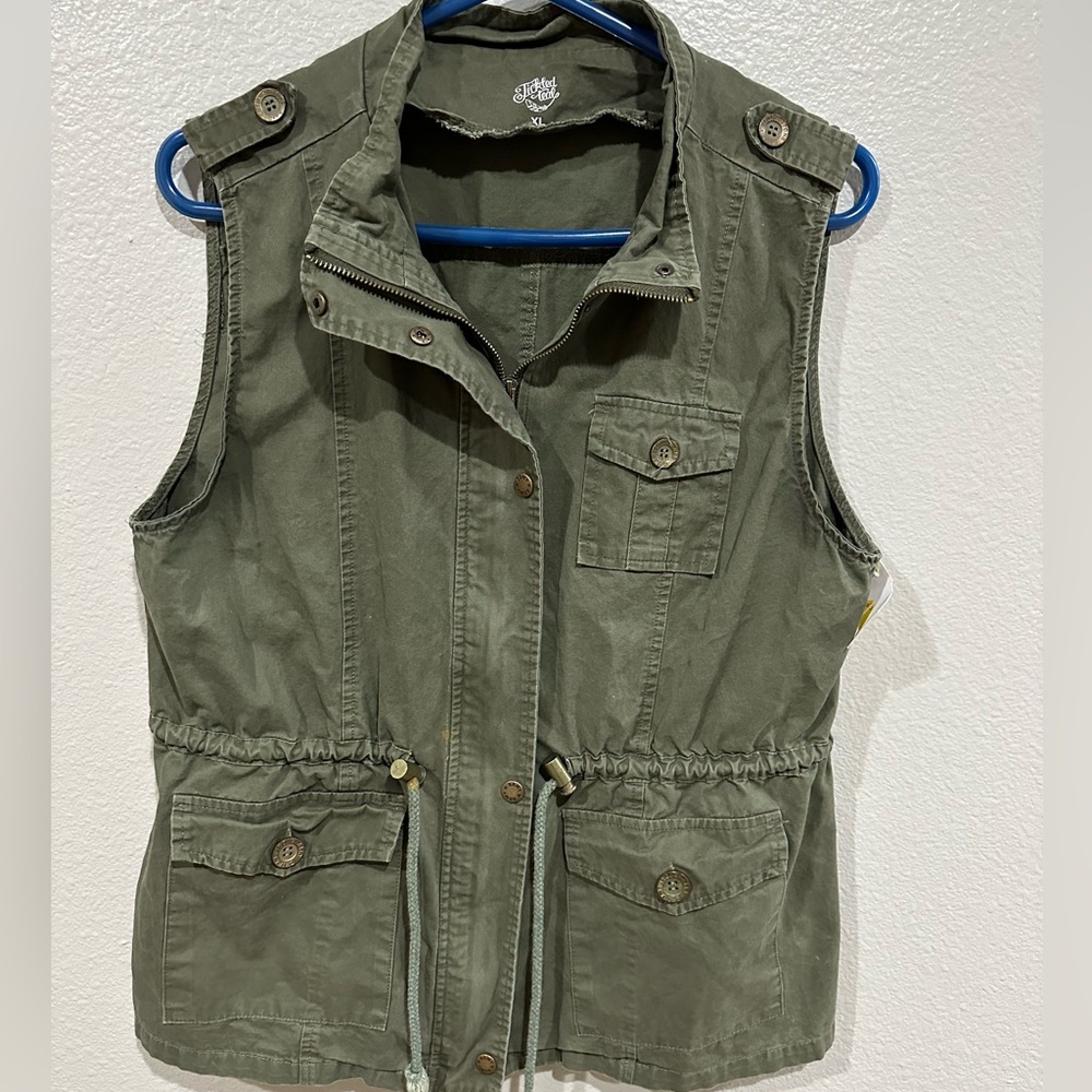 Army green sleeveless vest